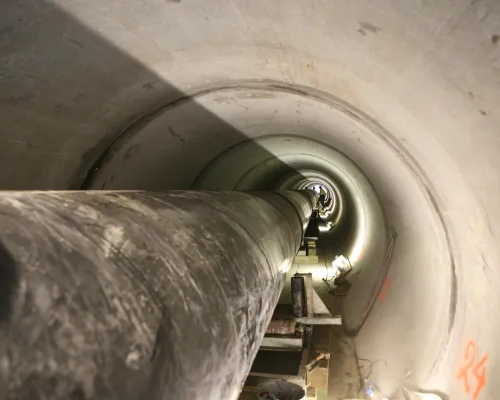 Utility tunnel under R0