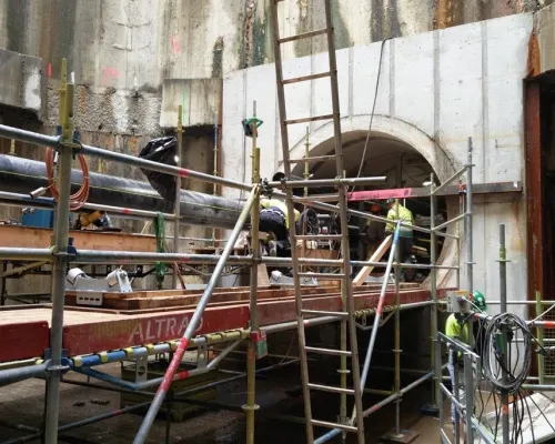 Leidingen koker onder Albert Kanaal