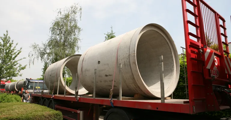 Transportation of large diameter concrete pipes 