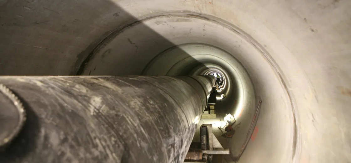 Utility tunnel under R0